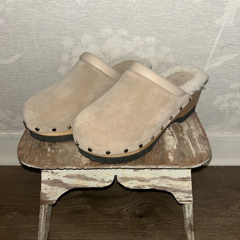M. GEMI Greta Shearling Clogs Tan Size 5 1/2